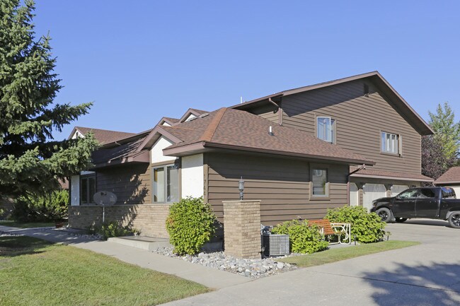 Candle Park West Townhomes in Fargo, ND - Foto de edificio - Building Photo