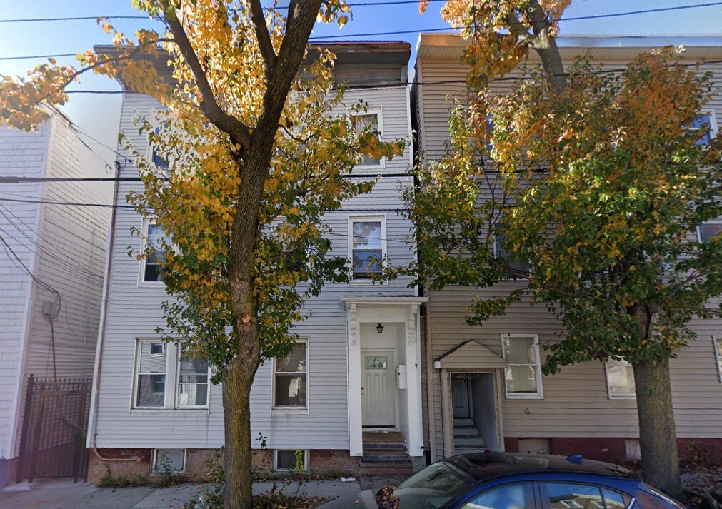 103 Sciarappa St, Unit 1 in Cambridge, MA - Foto de edificio