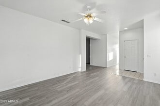 8815 N 66th Ave in Glendale, AZ - Building Photo - Building Photo