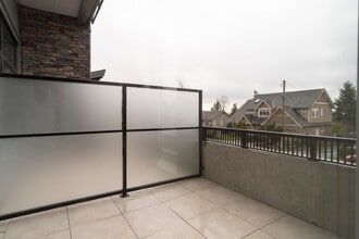 951 Charland Ave in Coquitlam, BC - Building Photo - Building Photo