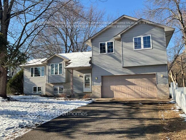 property at 1442 Bay Dr SE