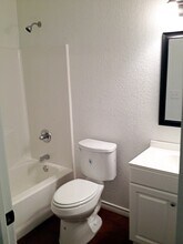 1080 W Oak St in Stephenville, TX - Building Photo - Building Photo