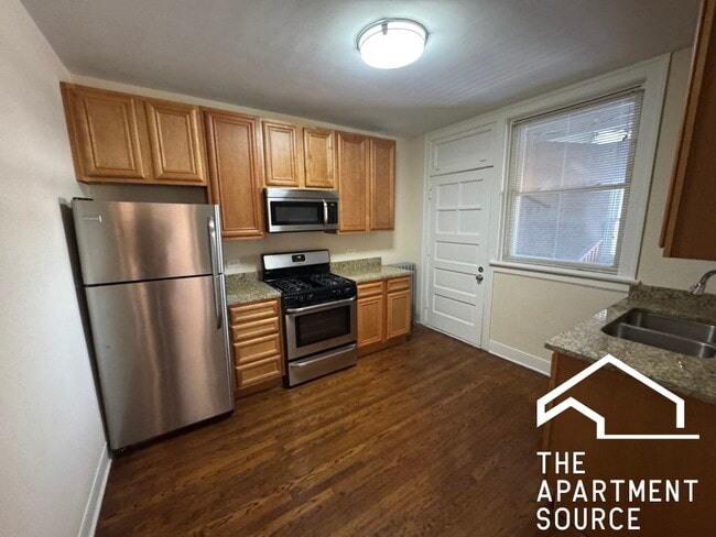 2510 N LeClaire Ave, Unit 2 in Chicago, IL - Foto de edificio - Building Photo