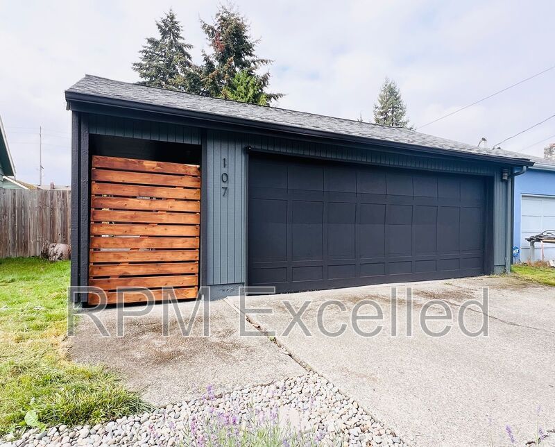 107 N St NE in Auburn, WA - Building Photo