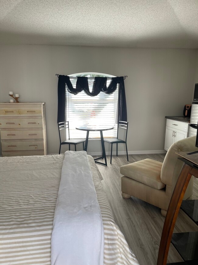 1061 Jaybee Ave, Unit Efficiency Apartment