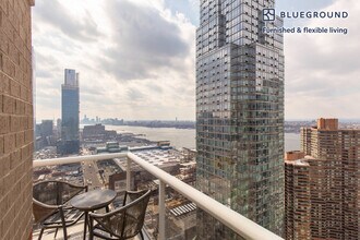 560 W 43rd St in New York, NY - Building Photo - Building Photo