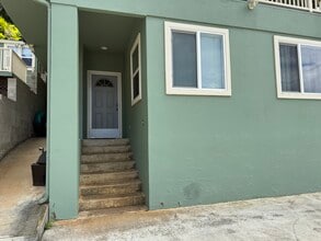 47-358 Lulani St, Unit B in Kaneohe, HI - Foto de edificio - Building Photo