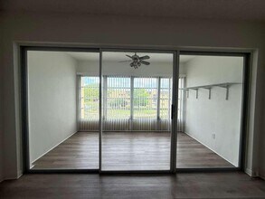 6300 NW 62nd St in Tamarac, FL - Foto de edificio - Building Photo