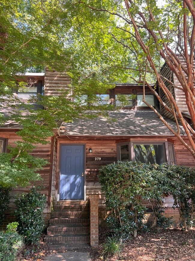 Rustic 2 Bedroom Condo in Convenient Location