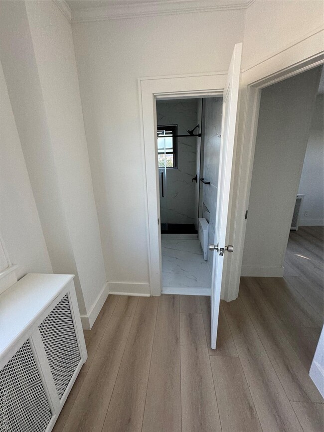 28 Walt Whitman Rd in Huntington Station, NY - Building Photo - Building Photo