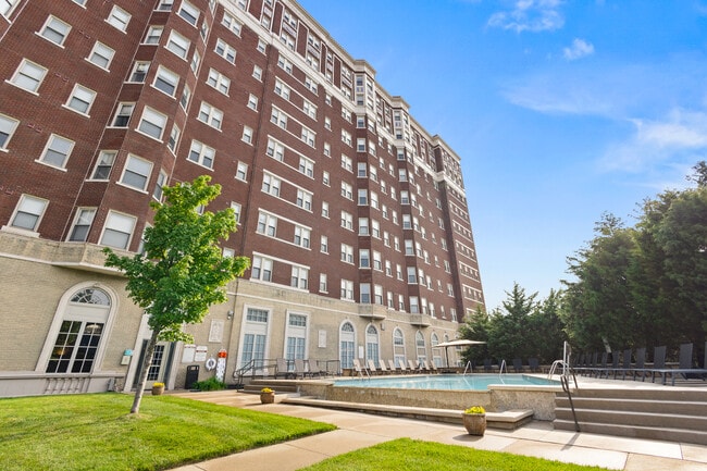 The Marott Apartments in Indianapolis, IN - Foto de edificio - Building Photo