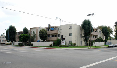 15050 Burbank Blvd in Van Nuys, CA - Building Photo - Building Photo