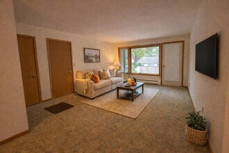 2402 Fremont Ave in Madison, WI - Building Photo - Building Photo