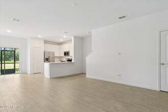6913 Gable Grv Ave in Jacksonville, FL - Foto de edificio - Building Photo