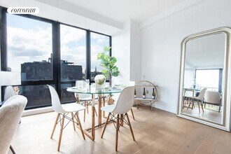 4620 11th St in Queens, NY - Building Photo - Building Photo