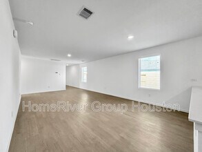 6026 Starling Dr in Baytown, TX - Building Photo - Building Photo