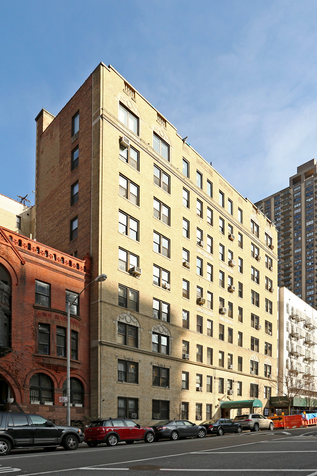 243 W 70th St in New York, NY - Building Photo - Building Photo