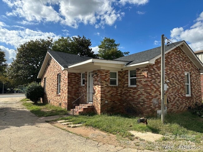 2818 Beatties Ford Rd