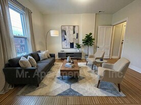 57 Barton St E in Hamilton, ON - Building Photo