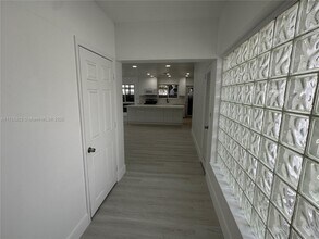 720 NE 70th St in Miami, FL - Building Photo - Building Photo