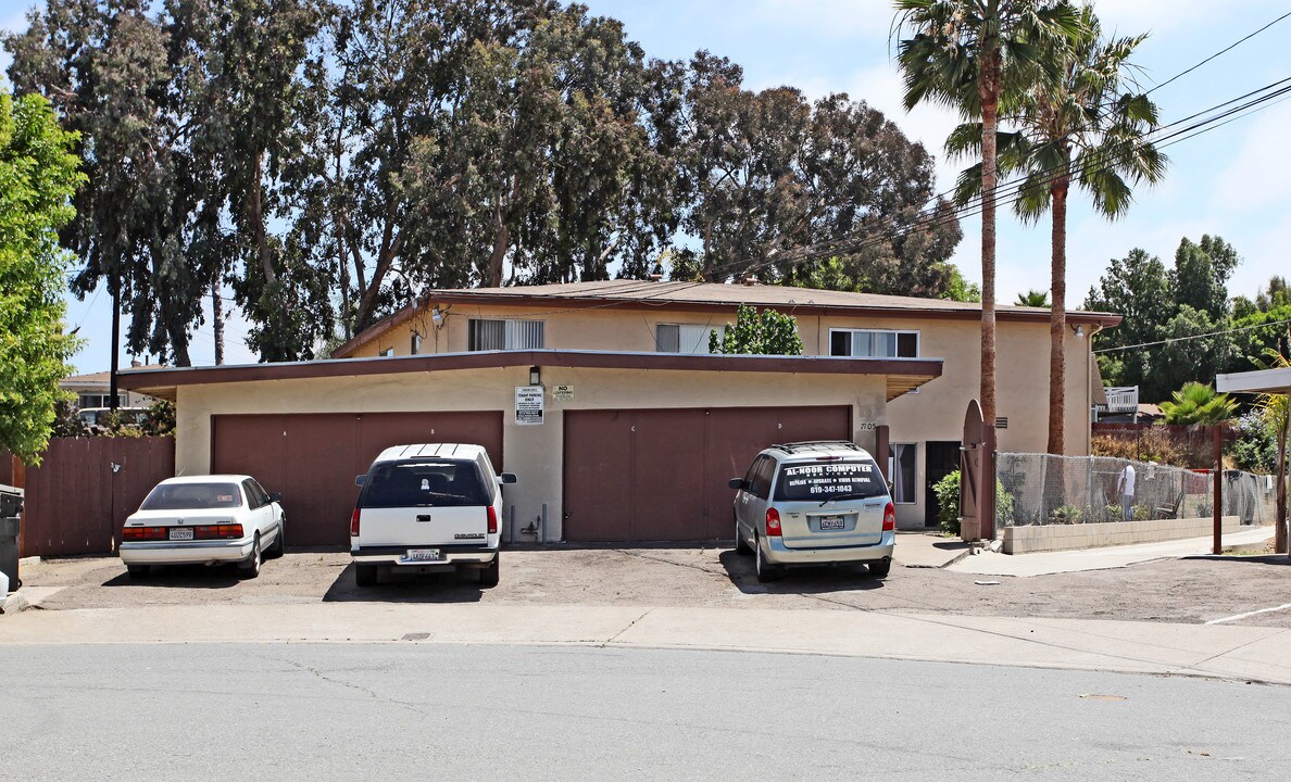 7105 Westview Pl in Lemon Grove, CA - Building Photo