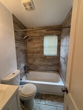 5010 Ennis St in Houston, TX - Building Photo - Building Photo