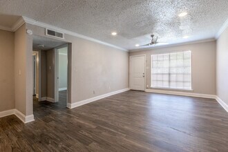 Aspenwood in Houston, TX - Building Photo - Interior Photo