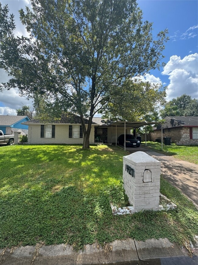 1427 Rainy River Dr