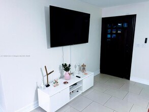 7750 NW 42nd St in Hollywood, FL - Building Photo - Building Photo
