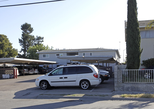 1127 E Laurel Dr in Salinas, CA - Foto de edificio - Building Photo