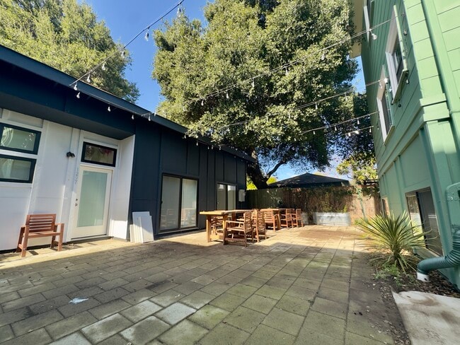 1301 Adeline St, Unit LWR in Oakland, CA - Foto de edificio - Building Photo
