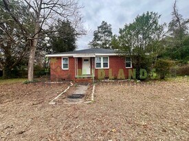 1348 Ramblin Rd in West Columbia, SC - Building Photo