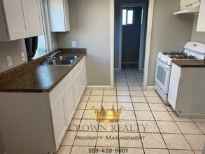 1809 N Turner St in Visalia, CA - Building Photo - Building Photo