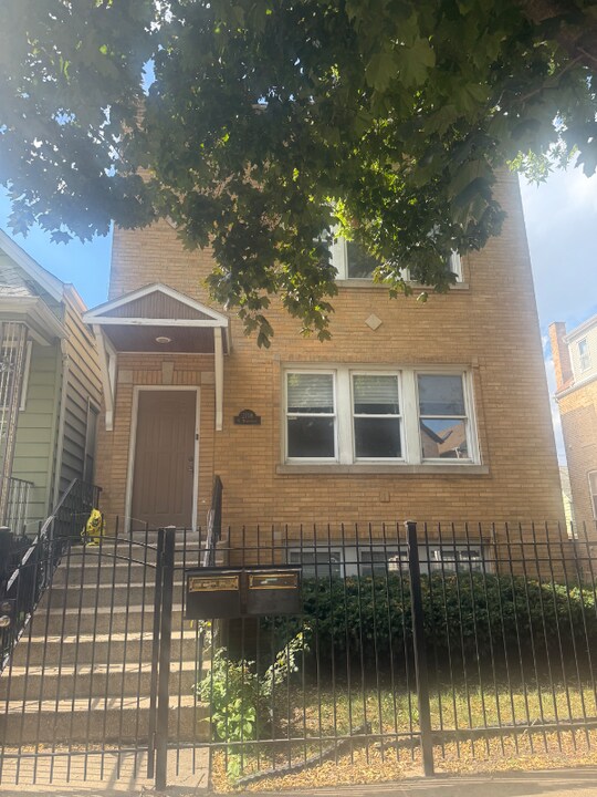 2708 N Marshfield Ave in Chicago, IL - Building Photo
