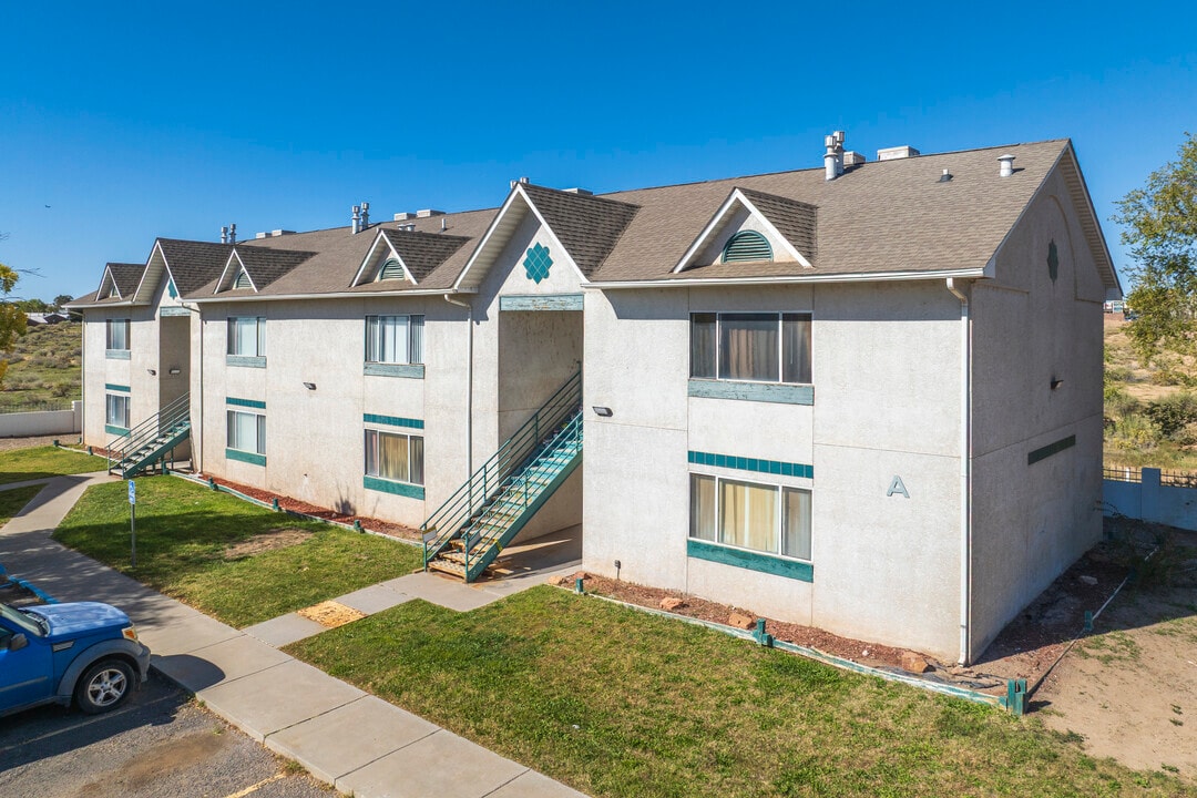 Mondel Apartments in Los Lunas, NM - Building Photo
