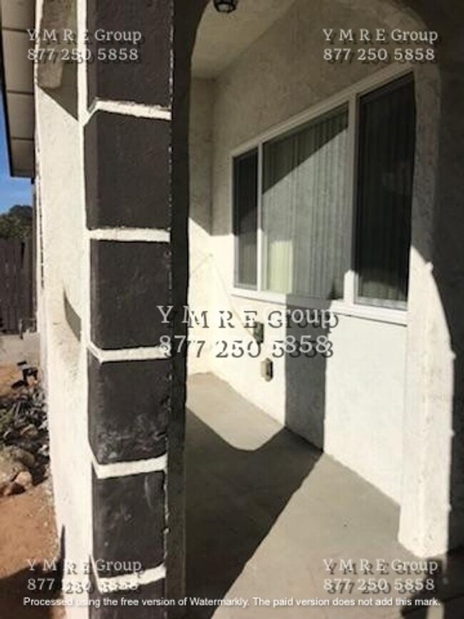 3933 Woolwine Dr-Unit -Woolwine Dr - 3935 Woolwine Dr in Los Angeles, CA - Foto de edificio - Building Photo