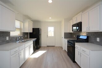 1319 Winding Willow Dr in Pinehurst, TX - Building Photo - Building Photo