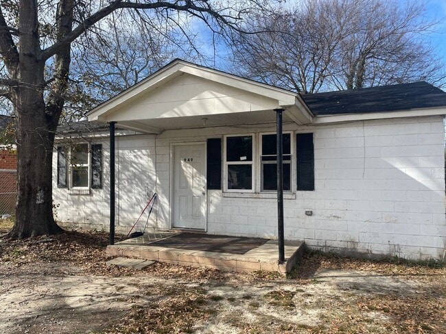 property at 951 Woods St SE