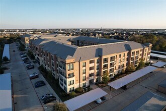 7204 Town Center Blvd, Unit B4 in Rosenberg, TX - Foto de edificio - Building Photo