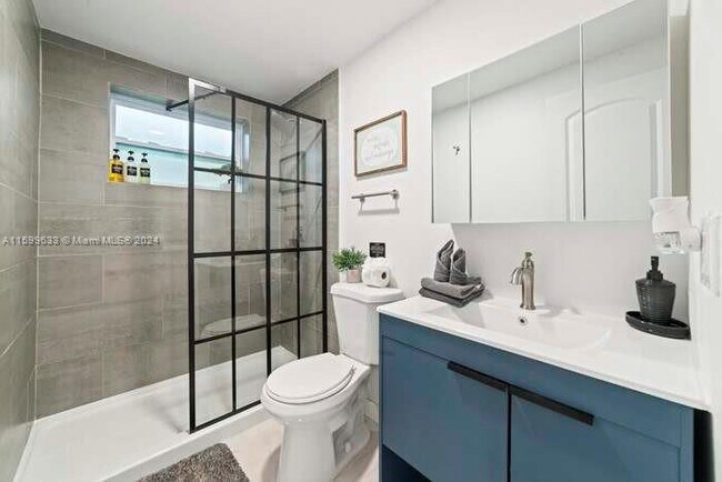 2320 SW 18th Terrace, Unit 2 in Fort Lauderdale, FL - Building Photo - Building Photo