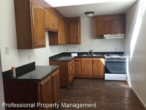 5 Canyon Lake Dr in Port Costa, CA - Building Photo - Building Photo