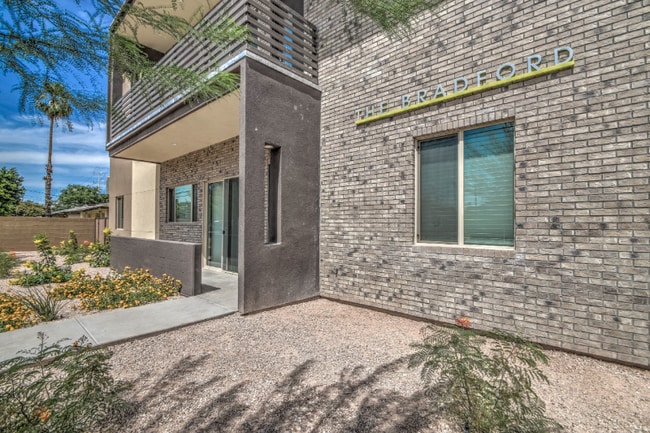 1037 S Farmer Ave in Tempe, AZ - Building Photo - Building Photo