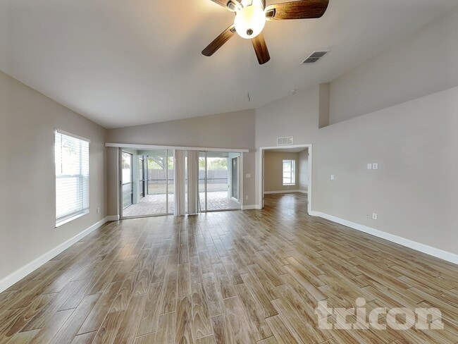 3010 Clover Blossom Cir in Land O Lakes, FL - Foto de edificio - Building Photo