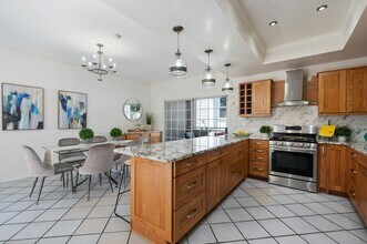 2006 Aviation Way in Redondo Beach, CA - Building Photo - Building Photo