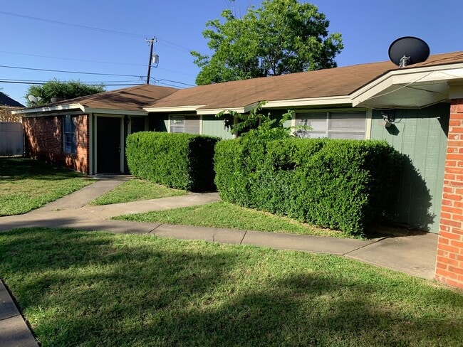 7320 Sanger Ave in Waco, TX - Building Photo - Building Photo
