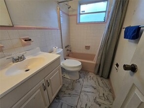 4211 NW 39th Ave in Fort Lauderdale, FL - Building Photo - Building Photo