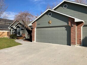 2226 W Sunny Slope Dr in Meridian, ID - Building Photo - Building Photo