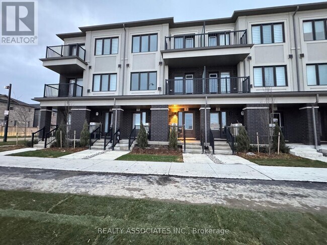 8 Matawin Ln in Richmond Hill, ON - Building Photo - Building Photo