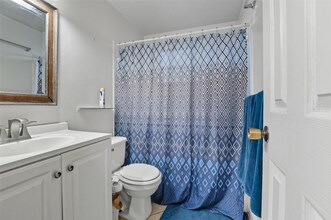7923 Woodvine Cir in Tampa, FL - Building Photo - Building Photo