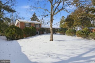 6427 Pima St in Alexandria, VA - Building Photo